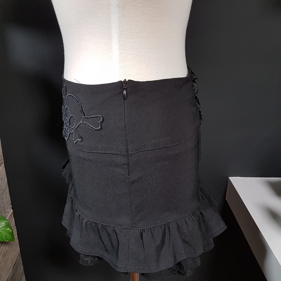 Y2K Era Black Mini Skirt With Skull - Picture 3 of 7